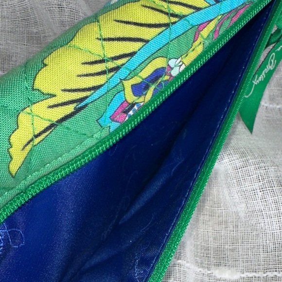 Vera Bradley Emerald Paisley Pattern Trifold Long Wallet w/Magnetic Closure NWOT - Picture 11 of 16